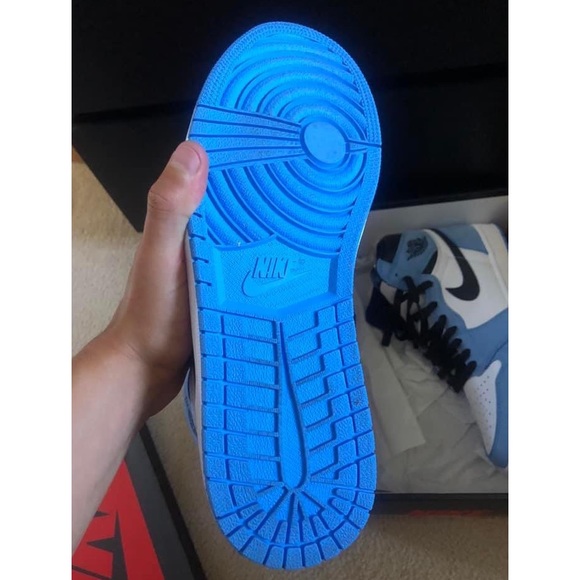 Air Jordan Retro 1 High OG | University Blue | 11 - Picture 4 of 5